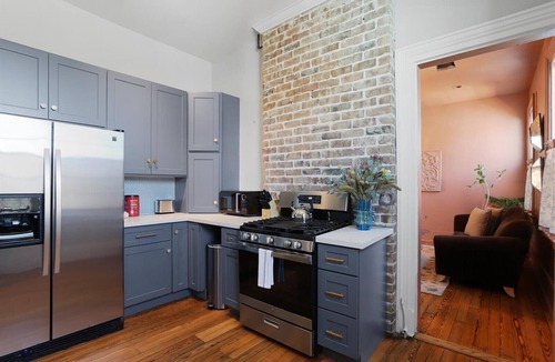 New Orleans Apartment | Gateway to City Park! Designer 2bd w Patio&Parking