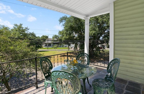 New Orleans Apartment | Gateway to City Park! Designer 2bd w Patio&Parking