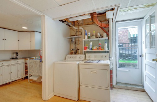 Rossville Apartment | Gateway to Downtown Baltimore! Cozy & Private Unit