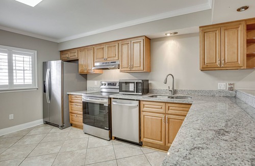 Kenner - Louis Armstrong International Airport Condo | Gateway to New Orleans! Modern Condo w/Pool