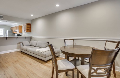 Kenner - Louis Armstrong International Airport Condo | Gateway to New Orleans! Modern Condo w/Pool