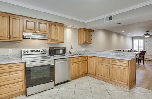 Kenner - Louis Armstrong International Airport Condo | Gateway to New Orleans! Modern Condo w/Pool