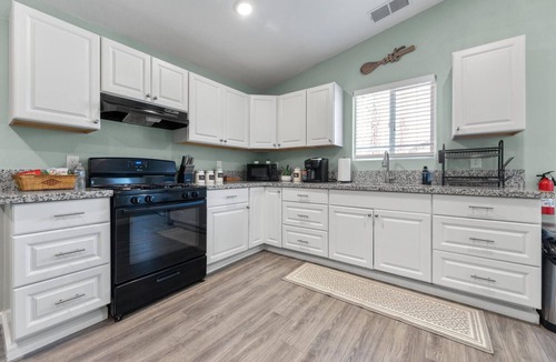 Springville House | Gateway to the Sequoias & Closest to Springville Ranch Pet Friendly Sleeps 10