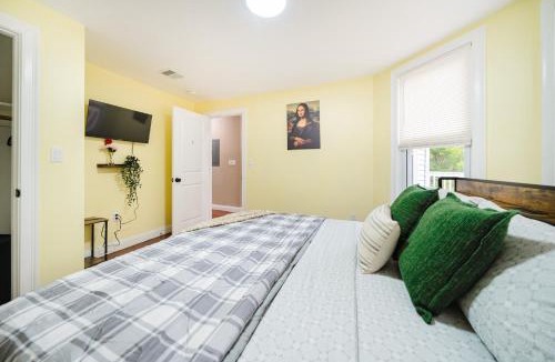Milton Apartment | Generous 6BR Milton Getaway - Pet-Friendly Near I-93 & Blue Hills 172