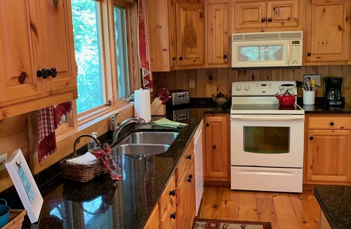 The Galena Territory House | Genuine Log Cabin ~ Perfect Getaway ~ Pool Table ~ Outdoor Hot Tub ~ Fire Pit