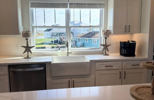 Shoreline Park House | Get A.way Bayou in Shoreline Park. We are ready! Are you? Let’s Cruise the Coast