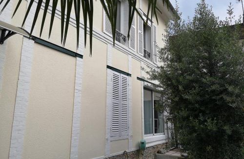 Domont Apartment | GITE SAINTE MARIE MADELEINE DOMONT 7 PERSONNES, non adapté aux PMR