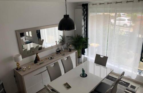 Domont Apartment | GITE SAINTE MARIE MADELEINE DOMONT 7 PERSONNES, non adapté aux PMR