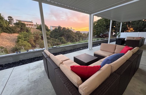 Walnut House | Golden Glow Hillside Retreat near Disneyland