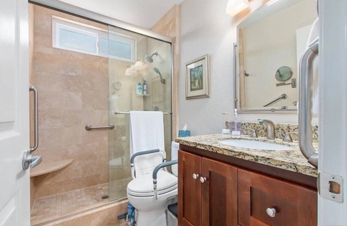 Vista House | Golf course views abound in this picturesque Shadowridge Cottages home,