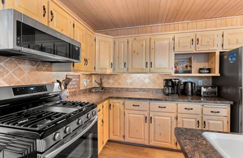 Danbury House | Golf UTV 4 Kings in Voyager Village on airstrip