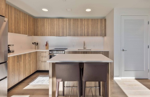 Fenway–Kenmore Apartment | Gorgeous Apt with Kitchen