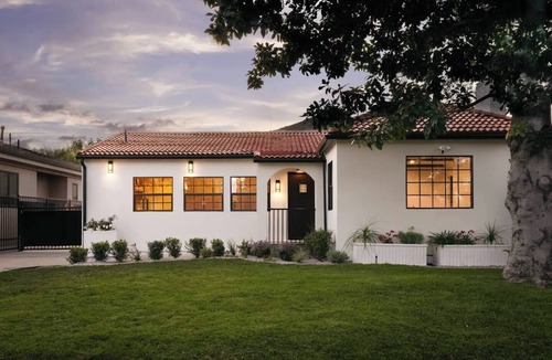 Atwater Village House | Gorgeous House W/Pool, Fire Pit, & Pool Table!
