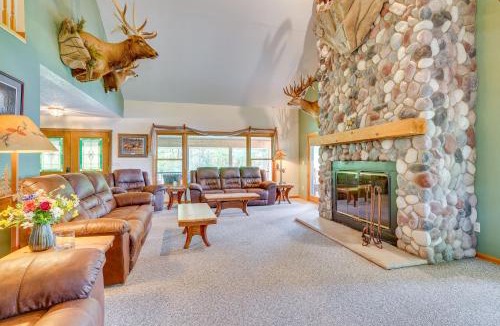 Neillsville House | Gorgeous Lake Arbutus Getaway w/Dock & Boat House