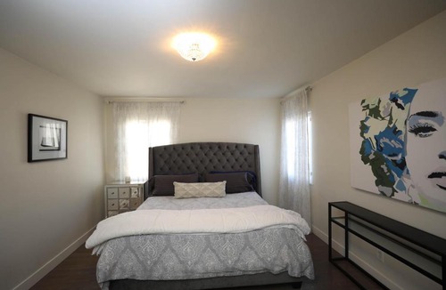 Beverly Grove Apartment | Gorgeous Renovated 3BD 2BA near West Hollywood and Beverly Hills