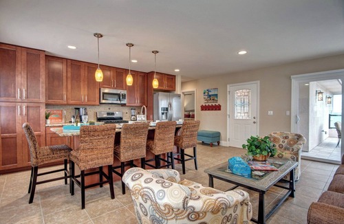 Townsite Condo | GORGEOUS & SPACIOUS FRONT OCEAN VIEW 2-KING BEDROOMS, LG DECK STEPS TO THE BEACH