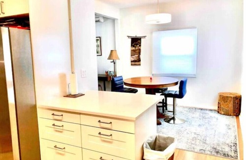 Keewaydin House | Gorgeous, two bedroom apartment