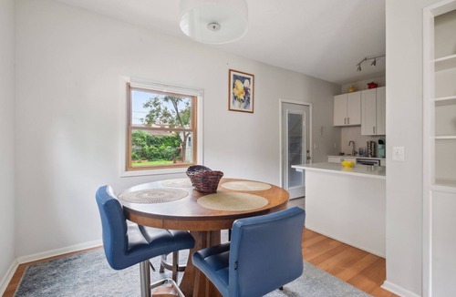 Keewaydin House | Gorgeous, two bedroom apartment