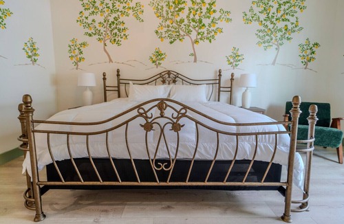 Biloxi Bed & Breakfast | Government St. Balcony Suite 201