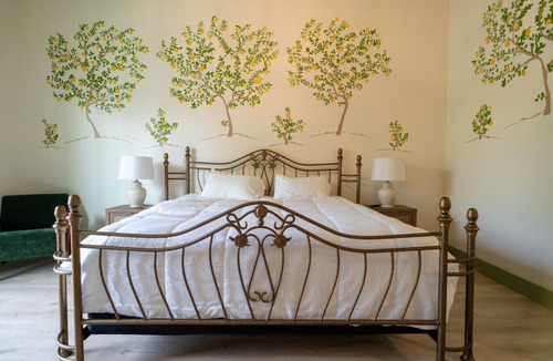 Biloxi Bed & Breakfast | Government St. Balcony Suite 205