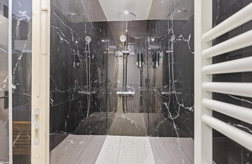 Les Halles Apartment | Grand 4BR Paris Flat Near the Louvre with Netflix