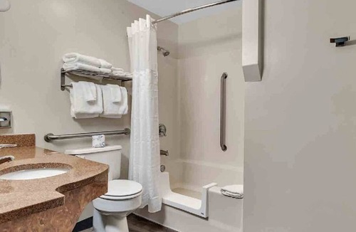 Spicer Hotel | Grandstay Hotel and Suites