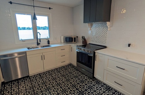 Annandale House | Granite Lake Getaway - 4 BR Sleeps 8-10