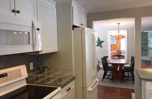 Brewster House | Great Location in Brewster!