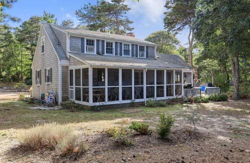Brewster House | Great Location in Brewster!