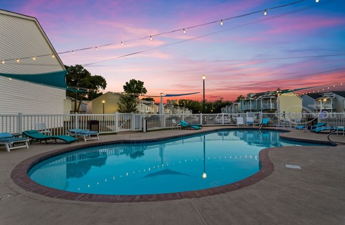 Gulfport House | Green Beach House, Ping Pong, Sleep 8, Swimming Pool, Gated,Casinos