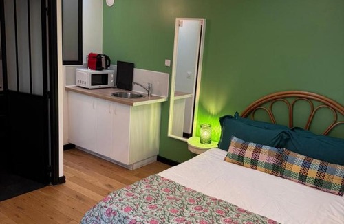 Bois-Colombes Apartment | GREEN&PURPLE STUDIO 24-24 Access