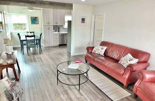 Belmont Heights House | Greenbelt Guesthouse – A Perfect Fit for 2! Cozy Home in Highly Walkable Area