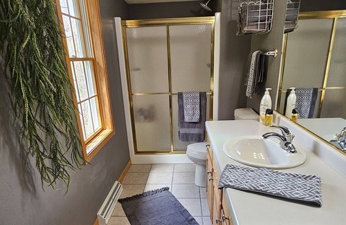 Butte Des Morts House | GREENVILLE, WI - 3 BR, 2 Full Bath -- Great for Hosting