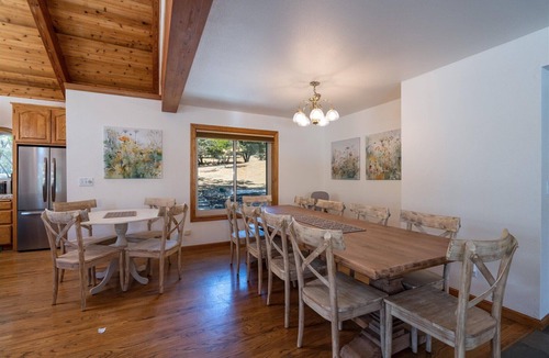 Oakhurst House | Greystone Manor- HUGE home with sleeping for 21!