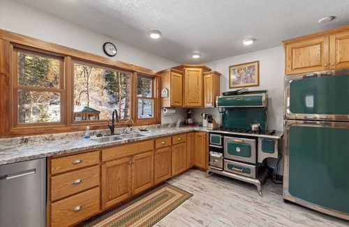 Keystone House | Grizzly Bear Creek- Mt Rushmore Views- w/Hot tub