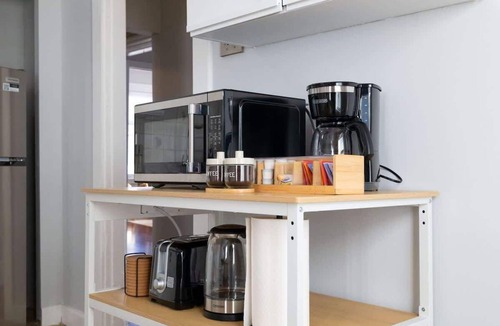 Winter Hill House | Ground Fl Unit | Tufts Harvard MIT Parking Subway