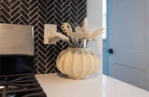 Somerville Apartment | Ground Floor LUX | Yard Parking BBQ Game | Near T