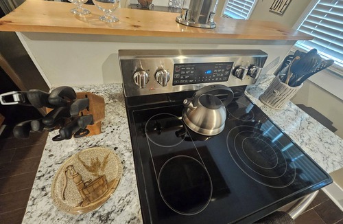 Springfield House | Guest B&B Close to the MgM, Basketball Hall of fame, and downtown springfield.