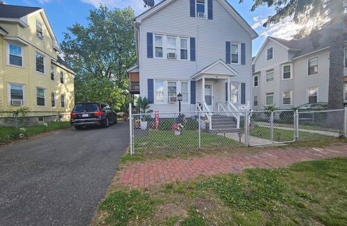 Springfield House | Guest B&B Close to the MgM, Basketball Hall of fame, and downtown springfield.