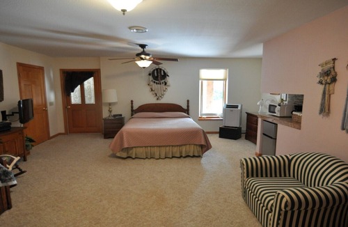 Fish Creek House | Guest bedroom in Quarry House