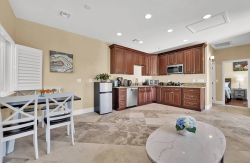 Spring Valley House | Guest House #A Poolside Oasis King Bed, BBQ, Basketball, Mini Golf & Pool
