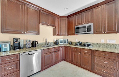 Spring Valley House | Guest House #A Poolside Oasis King Bed, BBQ, Basketball, Mini Golf & Pool