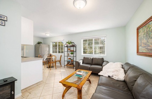 Callender House | Guest House Country Escape | 1 Bdrm | Coastal & Wine Country Stay