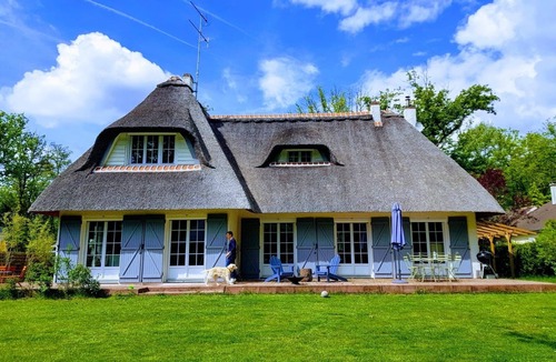 Lamorlaye House | Guest house in Le Lys-Chantilly - Near Paris CDG, Disneyland and Parc Astérix