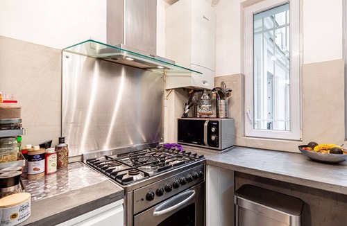 Hopital Saint-Louis Apartment | GuestReady - Modern Delight near Attractions