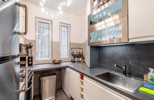 Hopital Saint-Louis Apartment | GuestReady - Modern Delight near Attractions