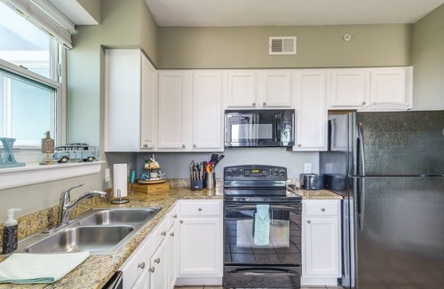 Gulfport Apartment | Gulfport Oceanfront Vacation Rental: Walk to Beach