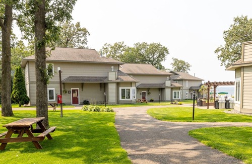 Nisswa Condo | Gull Lake Condo for Rent | Boat Rentals Available