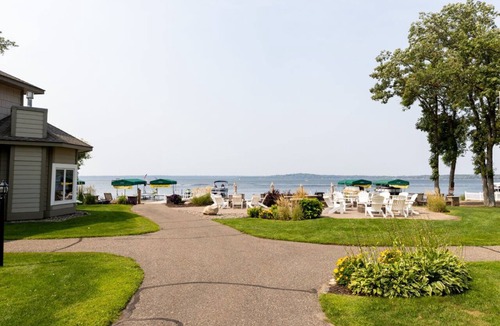 Nisswa Condo | Gull Lake Condo for Rent | Boat Rentals Available
