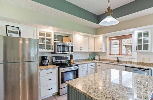 Nisswa Condo | Gull Lake Rental | Beach Access, Pontoon Rentals
